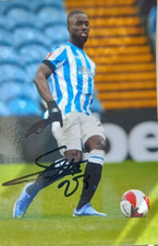 NABBY SARR HUDDERSFIELD TOWN 2020-2022 UND FRANKREICH U21 SIGNIERT 6 x 4 FOTO