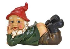 Gartenzwerg liegend mit