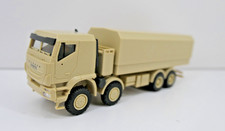 Herpa 1:87 - Iveco Trakker 8x8 gepanzert - Planen-LKW - sandbeige - 746984