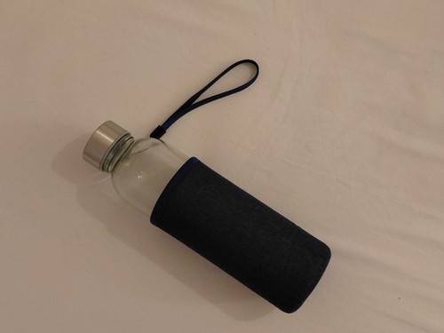 Wasserflasche aus glas höhe - wasserflasche,