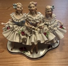 Große Porzellanfigur