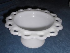 Edle große Aufsatz Schale, altes opalenes milchiges Pressglas