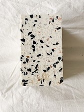 Kleiner Übertopf in Terrazzo