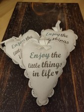 3 Deko - Stoffherzen weiß mit Schriftzug und Spitze 13,5x10 cm