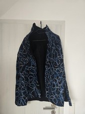 ? Elegante Filzjacke mit blau-grauem Muster ?