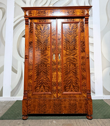 Antiker kleiderschrank - antiker,