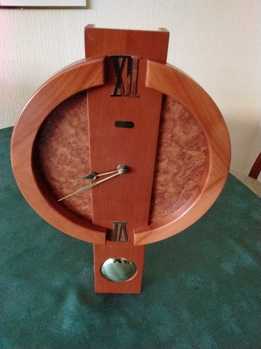 Biete eine wanduhr - biete,