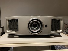JVC D-ILA HD1 Beamer Projektor Schwarz / 552 Std. Lampenlaufzeit