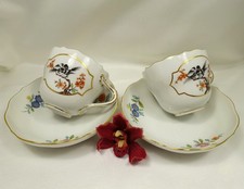 2 Meissen Tassen mit Untertassen indische Blumen und Vogelmalerei / ev 716(5)