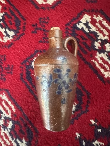 Alte steingutflasche mit - steingutflasche,