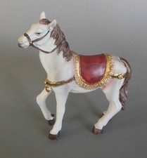 Pferd weiss stehend für