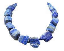 Wunderschöne Edelsteinkette aus Lapislazuli naturbelassene Roh-Stein in Freiform
