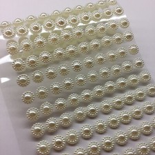 120 Selbstklebende Blumen 8mm Halbperlen Strasssteine Glitzersteine Bordüre Ecru
