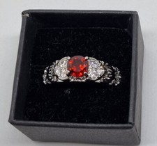 Schöner roter Stein Diamant