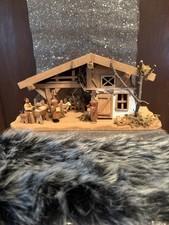 Tolle neue Erzgebirgische Weihnachtskrippe Einzelstück mit Krippenfiguren