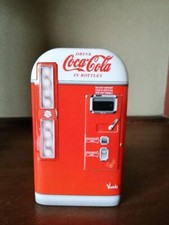 Coca-Cola Automat Blechdose in Holzbox10cm x 7cm, Höhe 18cm Von JP