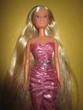 B1742) SÜSSE BLONDE DOLL