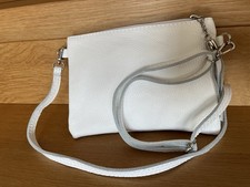 Weiße Ledertasche