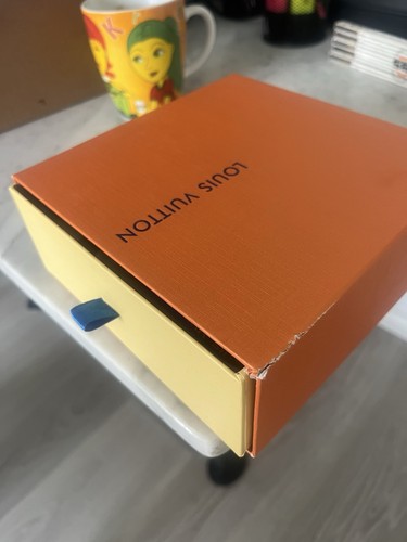 Schubkarton von louis vuitton - louis,