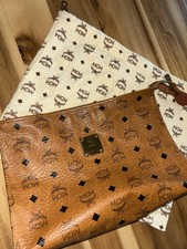 bildschöne Kosmetiktasche MCM