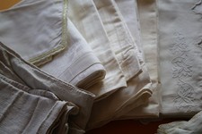 Konvolut alte Stoffe verschiedene Spitze Baumwolle Leinen Kissen Decken antik