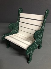 Schöne Puppenbank Gusseisen /
