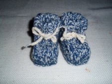 Handgestrickte babyschuhe - handgestrickte,