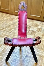 Antiker Geburtsstuhl Dreibeiniger Vintage Holzstuhl Mit Leder Bezogen Rarität