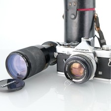 Olympus OM-2N analoge Spiegelreflexkamera 35 mm OM-System 50 mm f/1,8 + Objektiv 80–210 mm Tamron