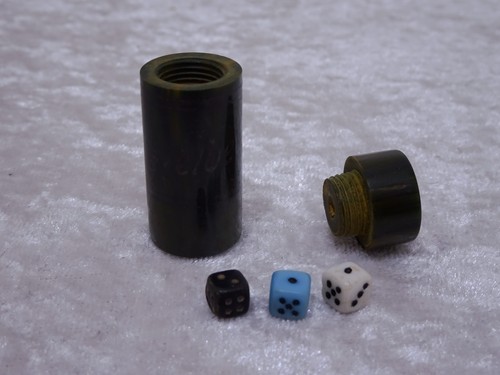 Miniatur würfel becher mit - würfel,