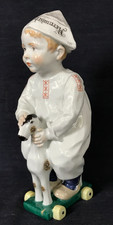 Meissen Porzellan Figur Hentschelkind Junge mit Holzpferd + Zeitungsmütze 73366