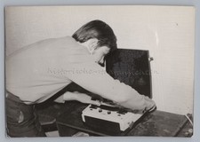 Junge mit Tonbandgerät - Altes Foto