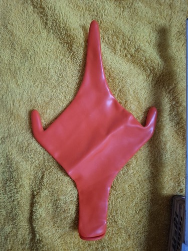 Grosser orangener kissen - grosser,