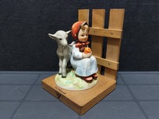 M. J. Hummel Diorama - Figur