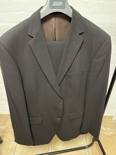 Brauner herrenanzug mit - herrenanzug,