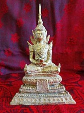 alter Buddha mit Stachelhaube