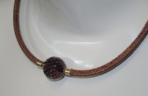 Collier aus leder mit - aus,