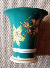 Grüne Vase     Schaubachkunst  mehrfarbiges Blumendekor