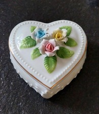 Porzellandose Herzdose Mit