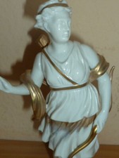 Diana Göttin der Jagd  Porzellan Figur Dresden  Höhe 21 cm