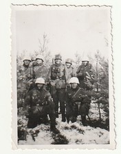 ORIGINAL FOTO---SOLDATEN-STAHLHELM-WINTERTARN-AUSRÜSTUNG