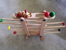 Trihorse Kugelbahn, 2 Kugeln, 1 Blume und 1 Männchen