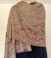Elegant Cashmere Paisley Scarf