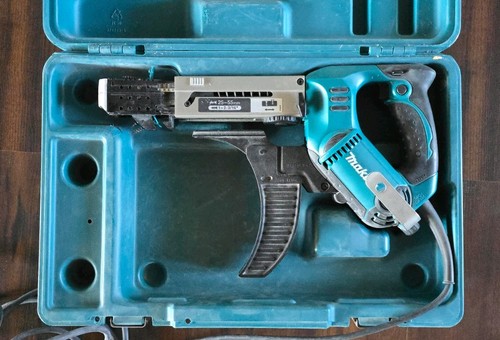 Makita magazinschrauber 6842 - makita,