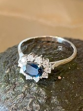Damenring blauer ovaler Saphir + 10 Brillianten / WG 750 (18 Karat), 4,3 Gr.