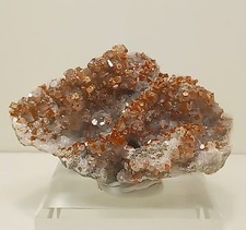 Vanadinit auf Calcit auf