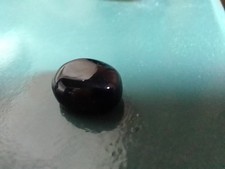 natürlich. schwarz. Achat. 15 Karat. Carachon. Schliff. oval. lichtdurchlässig.