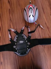 Rückenprotektor von Hudora in die Gr.XS und das Helm