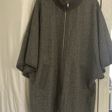 Mantel-Poncho von Suzanna L /