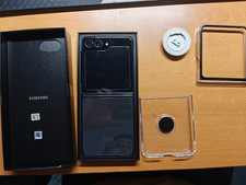 Samsung Galaxy Z Flip5 256GB Graphite (SM-F731B) –  inkl. Original Case